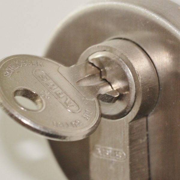 door-lock-407427_1920