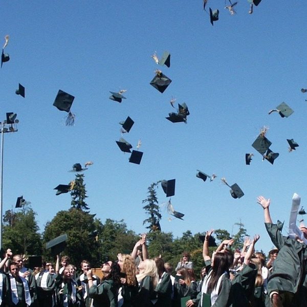 graduation-995042_1920